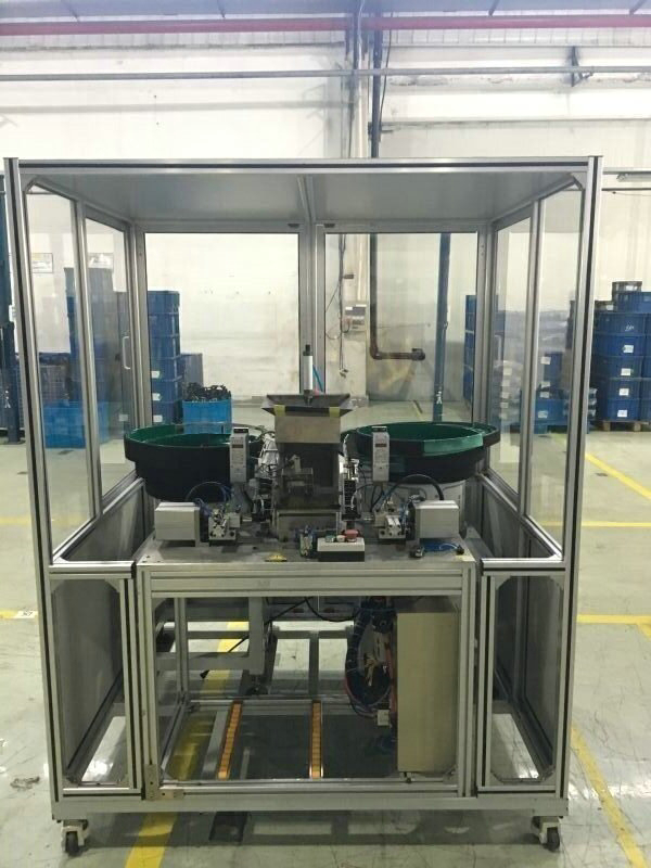 Automatic feeding and docking equipment