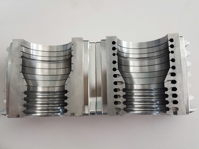 Corrugated pipe extrusion module