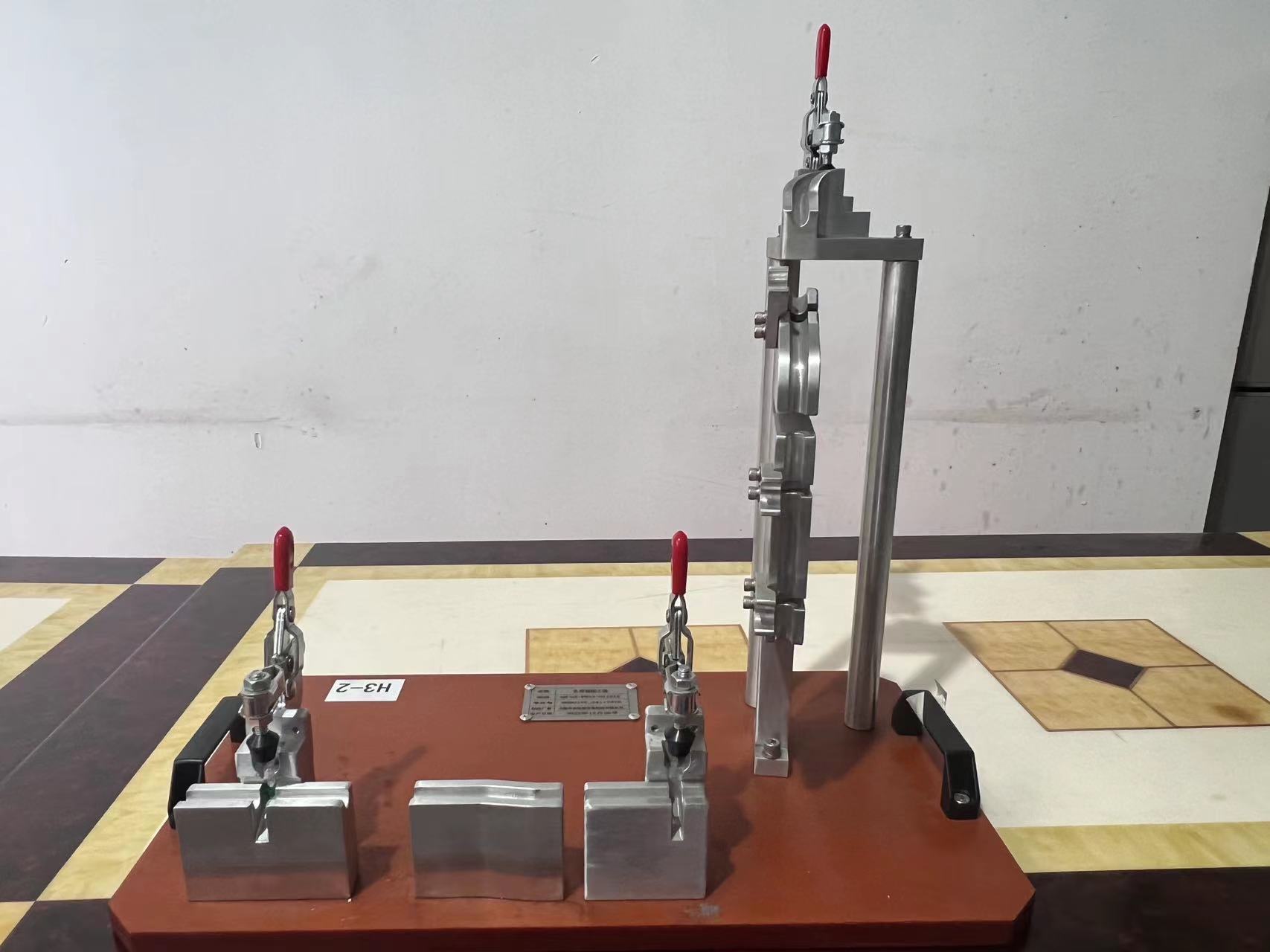 Strap assembly tooling